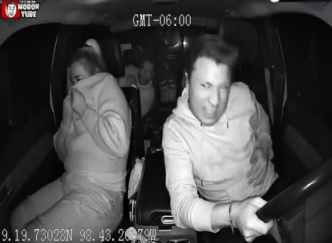 Video :During a failed carjacking attempt in Mexico, he is shot in the stomach (Warning - disturbing)